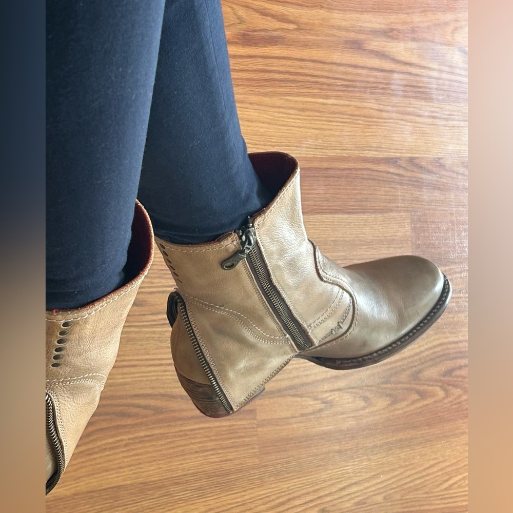 Bed Stu Iris Light Tan Leather Ankle Boots Size 8 - Picture 6 of 16